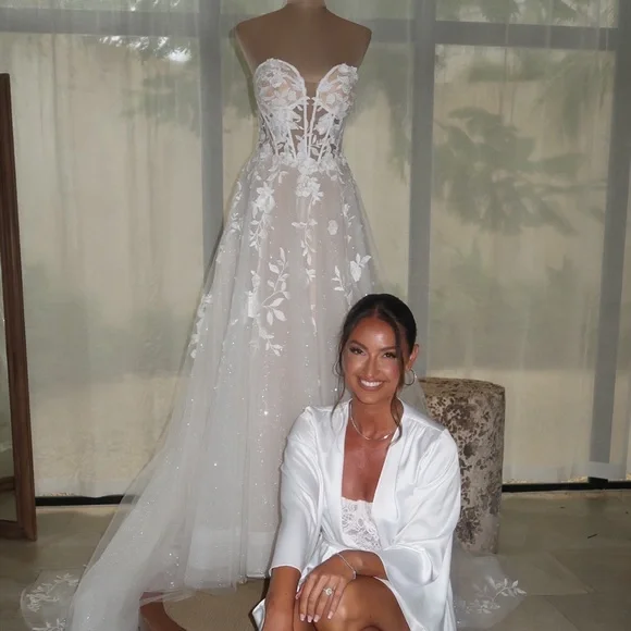 Wedding Gown Worn once and preserved - Picture 3 of 5